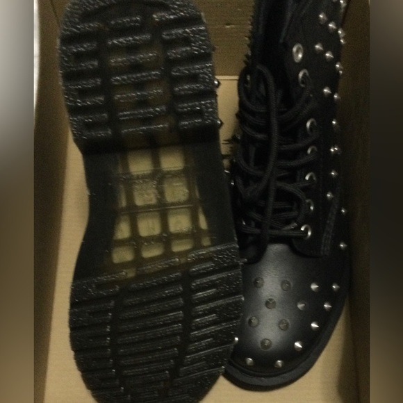 DR. MARTENS 1460 STUD WANAMA BOOTS - Picture 8 of 9